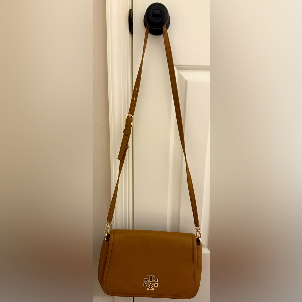 Beautiful Tory Burch bag in Camel